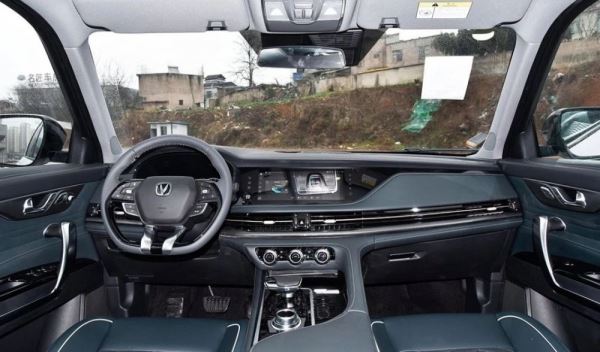Рестайлинговый Changan CS95 Plus в России доступен за 3 849 000 рублей